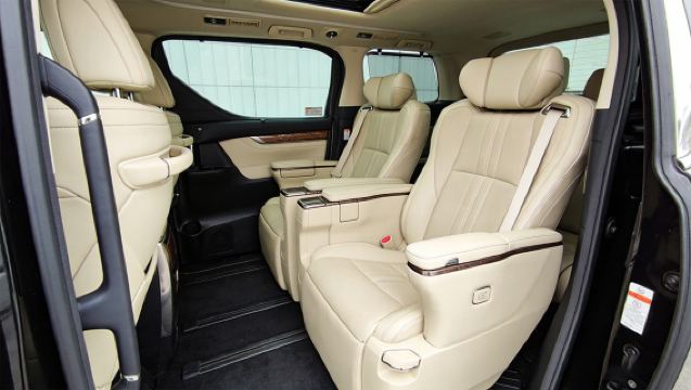 Noleggio con conducente esclusivo per attraversare il confine tra Hong Kong e Macao + passaggio rapido della dogana per raggiungere direttamente Shenzhen, Guangzhou, Foshan, Zhuhai e altre destinazioni. Servizio porta a porta con passaggio della dogana a bordo, viaggi su misura con noleggio con conducente esclusivo senza auto condivisa.