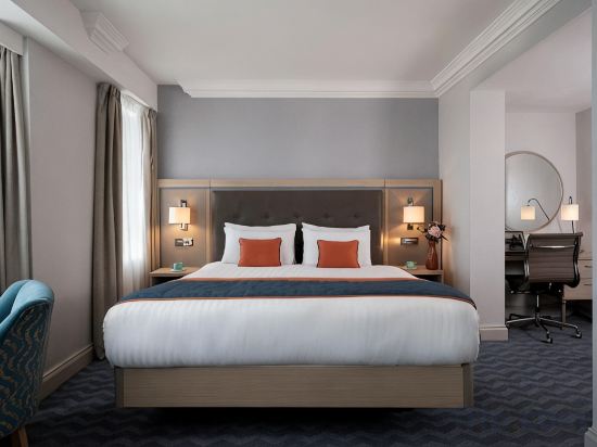 Leonardo Royal Hotel Brighton Waterfront - Tap to explore photos