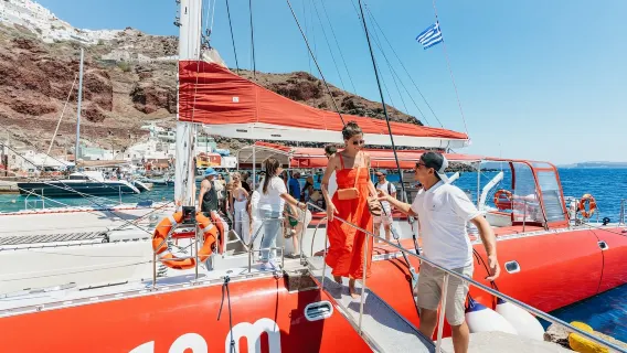 Greece Santorini Dynamic Red Catamaran Tour (Standard 50-55 people + morning and evening cruise)