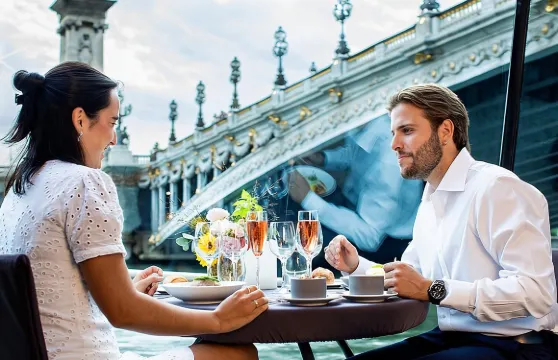 巴黎遊船塞納河美食午餐和觀光遊船