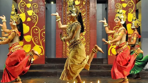 Apsara Dance Show & Dinner with Tuk-Tuk Transfers