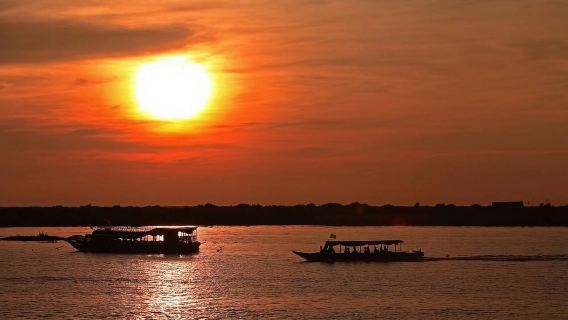 Excursion d'une journée au Cambodge : grottes de Siem Reap et lac Les Sap (Guide touristique anglophone + Ticket de bateau offert) - Voyage