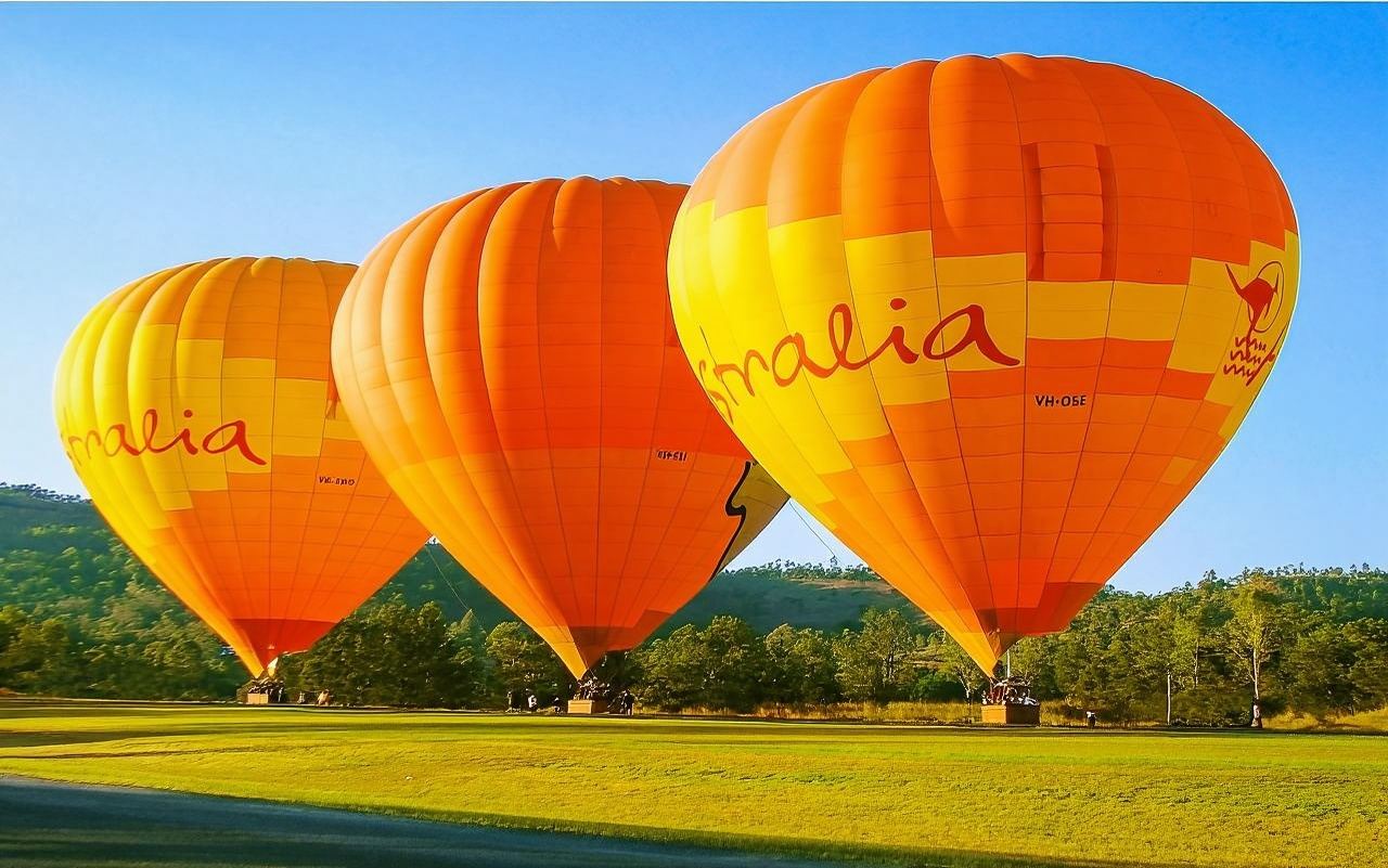 Offerta last minute Lazy Cat: Tour in Australia, mongolfiera all'alba a Cairns con tasse incluse e foto digitali e certificato commemorativo in omaggio