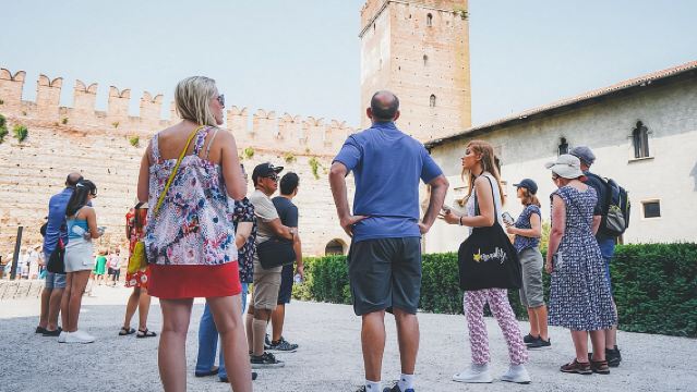 Verona Highlights Walking Tour in Small-group