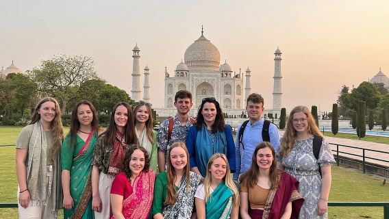 Geführte Tour ohne Anstehen zum Taj Mahal und Agra Fort mit Zusatzleistungen