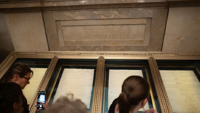 Visita guiada en grupo reducido con entrada sin colas VIP a los Archivos Nacionales