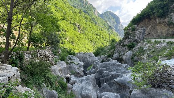 Da Tirana: escursione al lago Bovilla e al punto panoramico sul monte Gamti