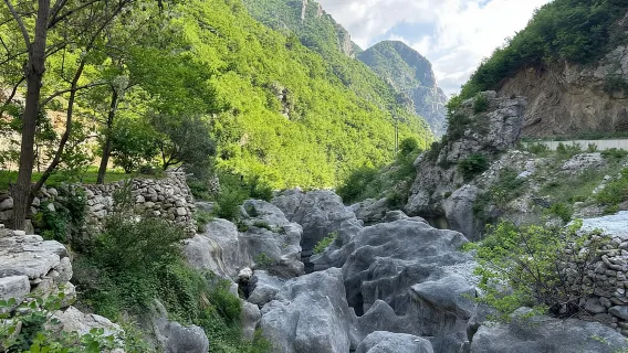 Da Tirana: escursione al lago Bovilla e al punto panoramico sul monte Gamti