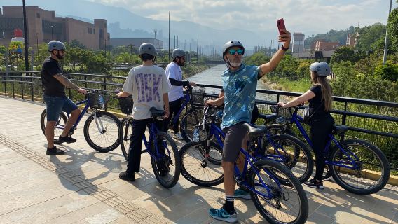 Radtour durch Medellin mit Snacks und lokalem Bier