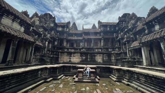 Tour in bici elettrica all'alba di Angkor Wat con pranzo incluso