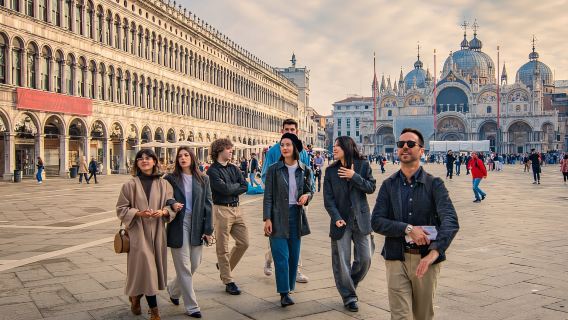 Venedig: Dogenpalast und Basilika-Tour mit Gondelfahrt