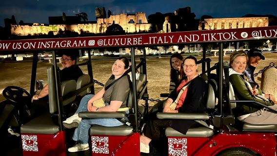 Recorrido en carrito de golf: Lo más destacado de Roma por la noche