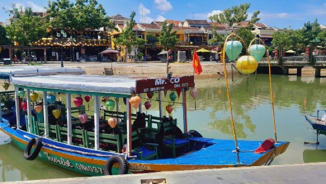 Hoi An: Private Lantern Cruise on the Thu Bon River