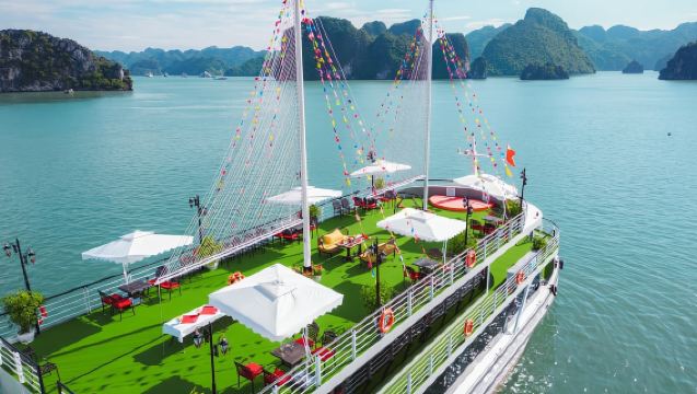 From Hanoi or Ha Long: Ha Long Bay Premium Cruise Day Tour