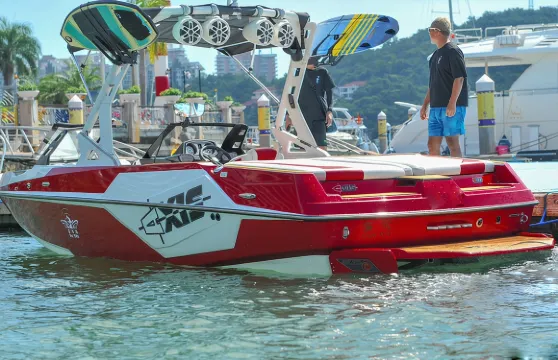 廣東河源萬綠谷尾波衝浪包船體驗進階課程教學培訓廣東廣州旅遊