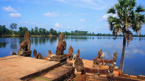 1-Day Angkor Temple Small Group Day Tour