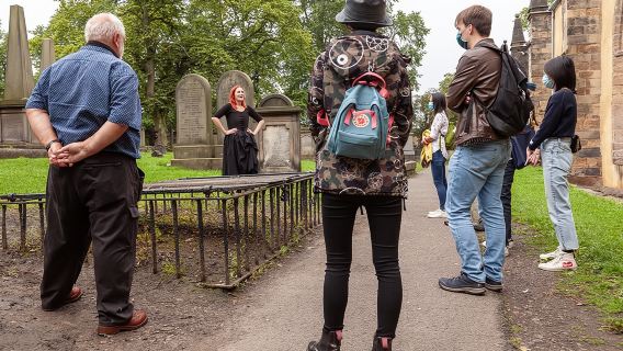 Haunted Vaults and Graveyard Walking Tour in Edinburgh