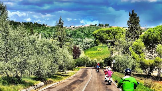 Tuscany Vespa Tour in Chianti with Wine Tasting