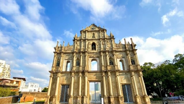 Private Charter from Hong Kong to Macau: 1-Day Tour to Ruins of Saint Paul's, The Venetian, and Rua Do Cunha