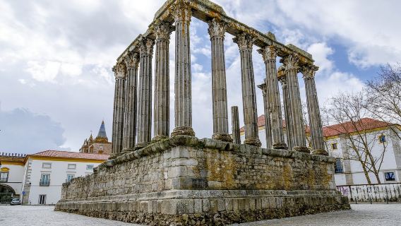 葡萄牙埃武拉黛安娜神廟+人骨教堂+埃武拉大教堂中文包車一日遊