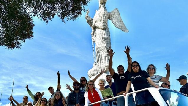 รถบัสสองชั้นสำหรับเที่ยวชมเมืองกีโต