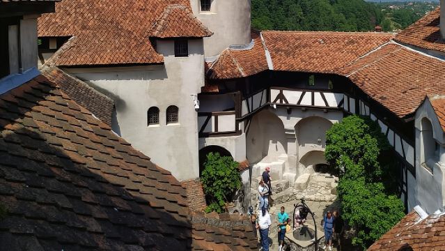 ทริปส่วนตัวหนึ่งวันจากบูคาเรสต์ไปปราสาทแดร็กคูล่า ปราสาทเพเลส และบราซอฟ