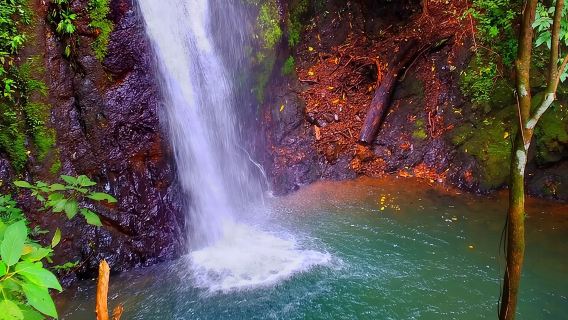 Hike 10 waterfalls in Jaco lunch included