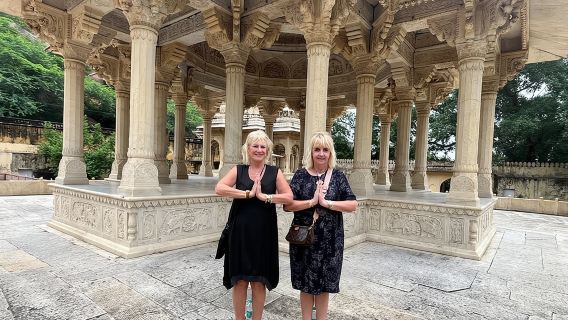 Private Ganztages-Stadtbesichtigungstour in Jaipur mit Reiseleitung per Auto