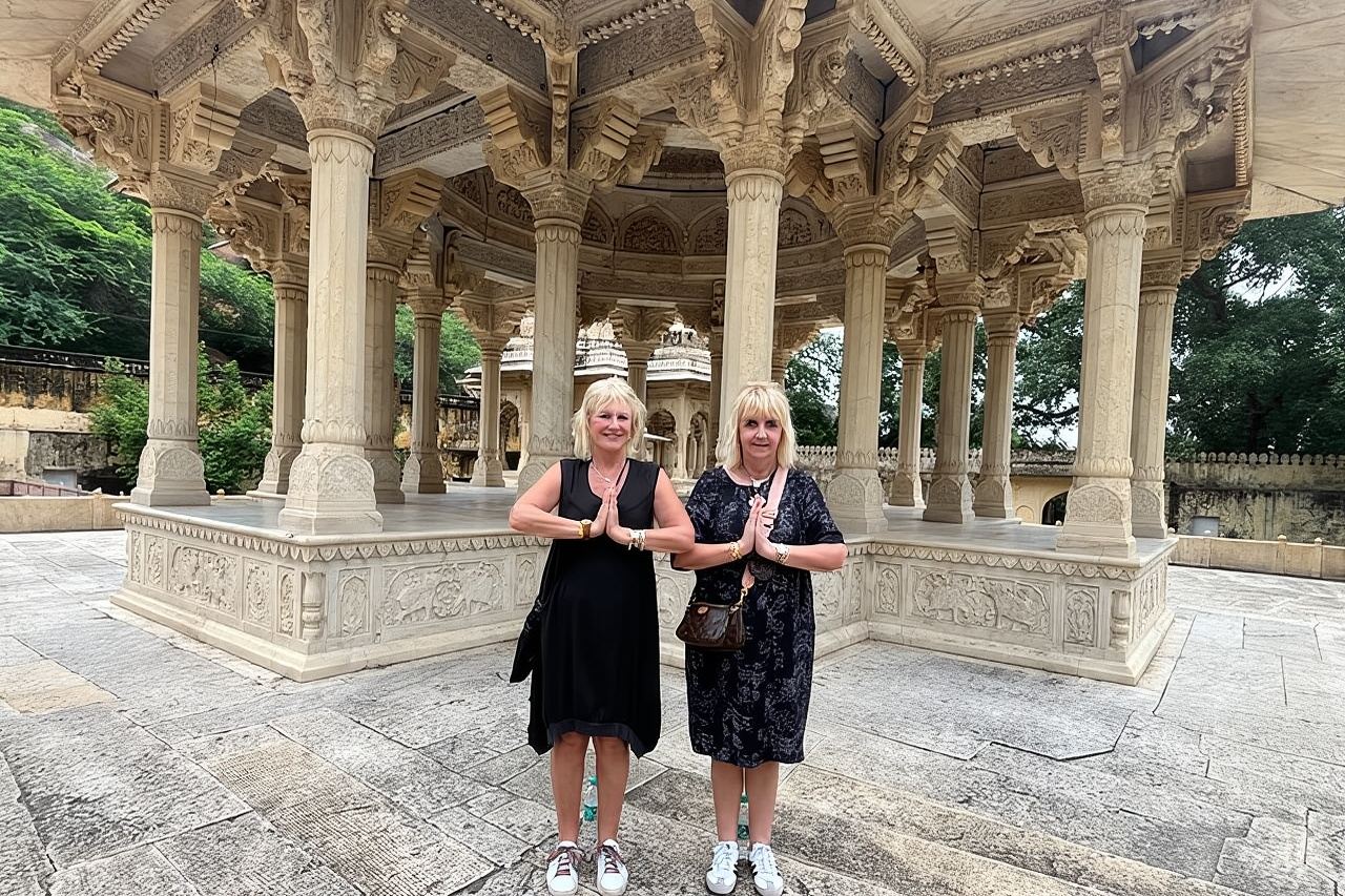 Tour privato di un giorno intero a Jaipur con guida in auto