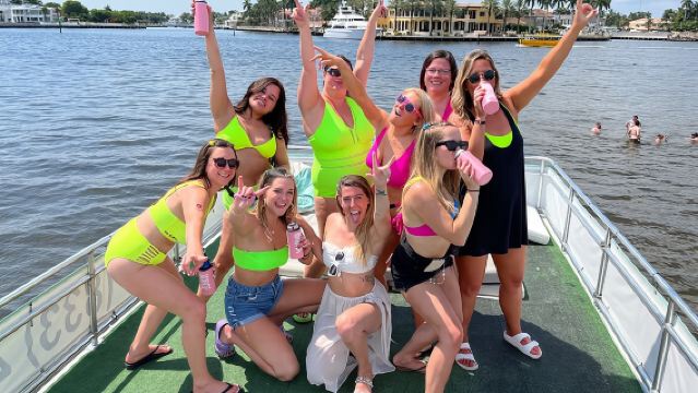 4 Hours Private Sandbar Pontoon Party