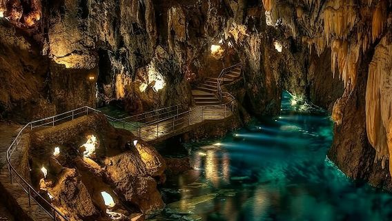 Gruta de las Maravillas dan Muzium Aracena Ham