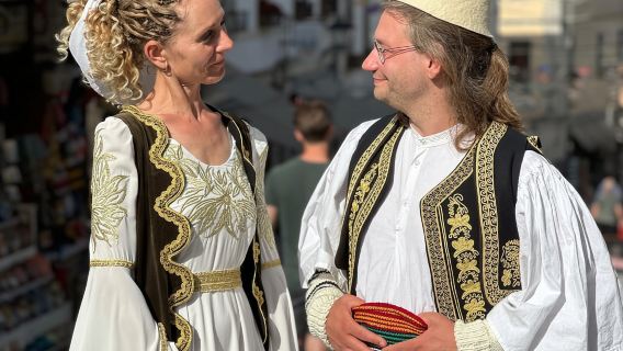 แต่งตัวเป็นคนท้องถิ่นใน Gjirokaster