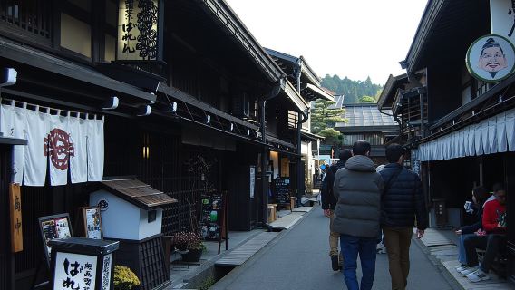 Walking Tour in Takayama Old Town and Historic Streets