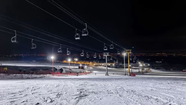 Lawatan sehari Urumqi pergi-balik ke Pusat Ski Antarabangsa Baiyun