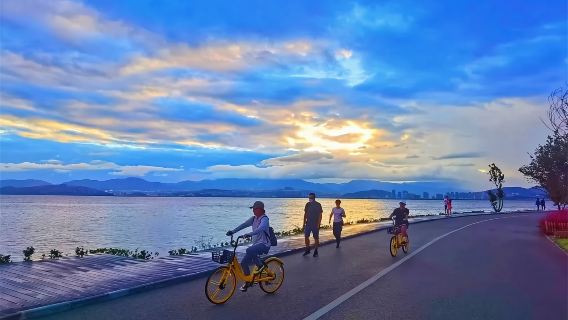 Transportation service from Dali City, Yunnan Province, to Lijiang Hotel