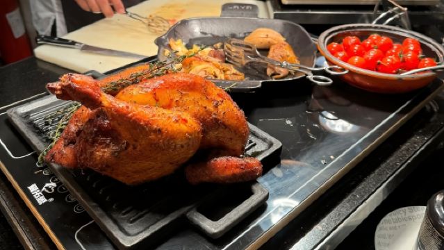 Macau Studio City (Spotlight Restaurant) Buffet featuring Chinese and Western cuisines