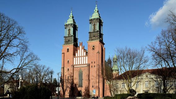 Poznan: Srodka District and Cathedral Island Private Walking Tour
