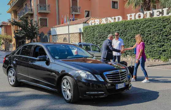 私人接送：索倫托至那不勒斯或反之亦然