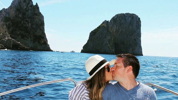 Private tour in a typical Capri boat