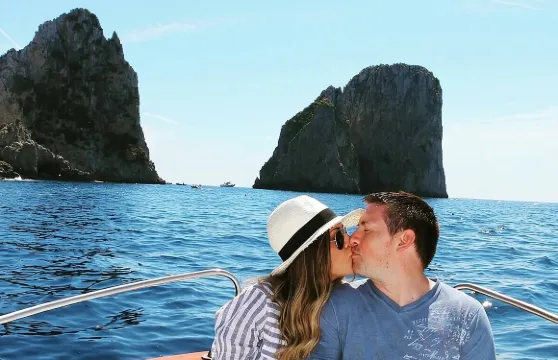 乘坐典型的卡布里島遊船進行私人遊覽