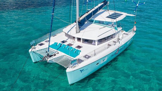 Mallorca Catamaran Small Group Cruise with Tapas 4-hours