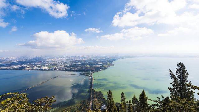 Kunming City Tour: Dragon Gate, Huating Temple and Daguan Pavilion