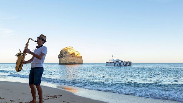 Albufeira: 6-Hour Sunset Dinner Catamaran Cruise with Open Bar