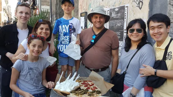 Autentico tour gastronomico di Napoli con guida esperta locale