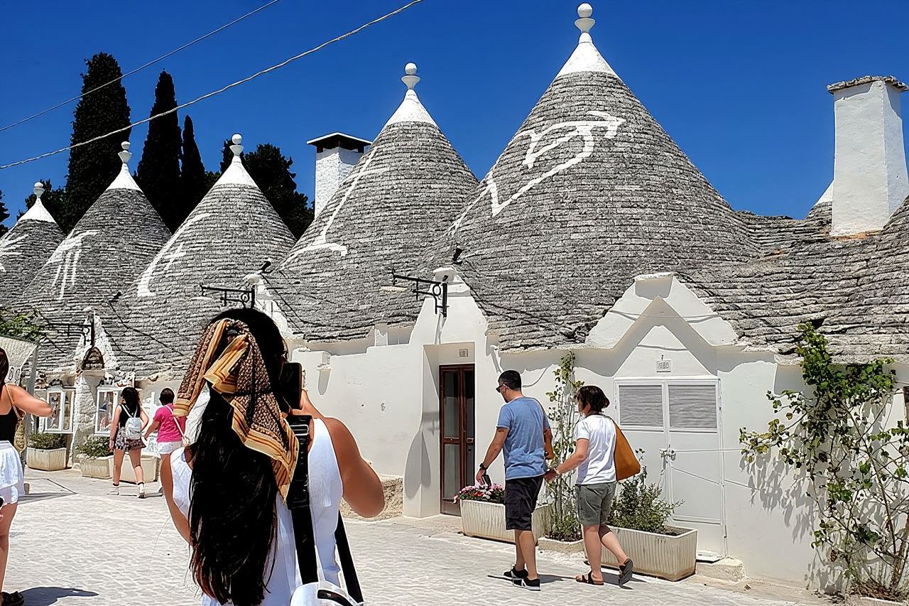 ab Brindisi: Alberobello, Locorotondo, Ostuni & apulisches Brunch