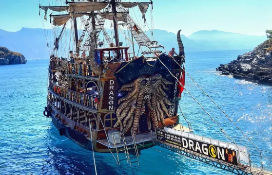 土耳其費特希耶+海盜船跳島遊+滑翔傘含視頻拍照+含酒店接送