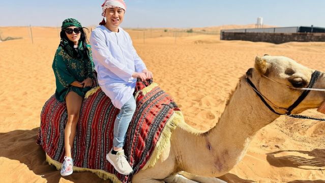 Safari Gurun Dubai: Menjelajah Bukit Pasir, Naik Unta & Pertunjukan Makan Malam BBQ