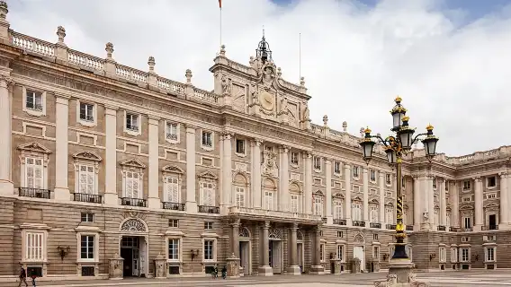Almudena Cathedral & Royal Palace: Guided Walking Tour