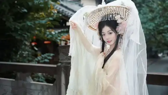 上海城隍廟旅遊區/豫園/外灘/古城公園漢服/旗袍/古裝租賃【精緻妝造＋特色服裝任選＋可選拍攝服務】