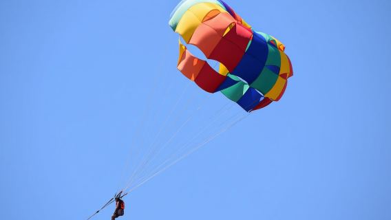 Boracay: Solo or Tandem Parasailing Experience